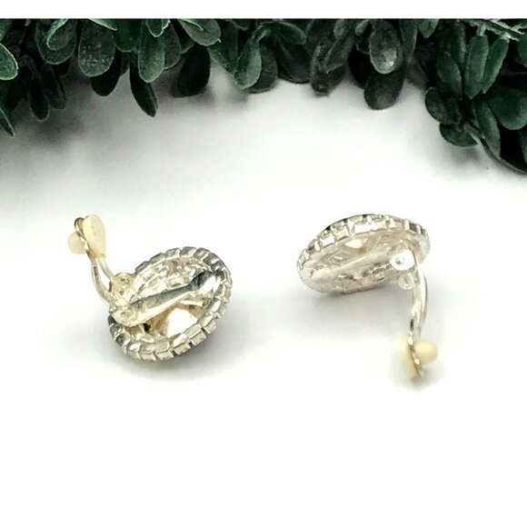 Elegant Vintage Green Rhinestone Clip-On Earrings With Crystal Halo Design - Picture 4 of 8